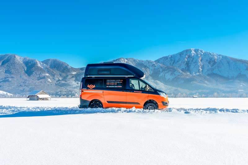 Ford Custom Nugget 4x4 im Tiefschnee