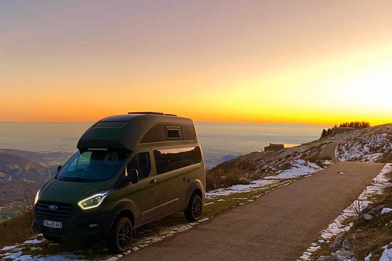 Ford Custom Nugget hoch oben