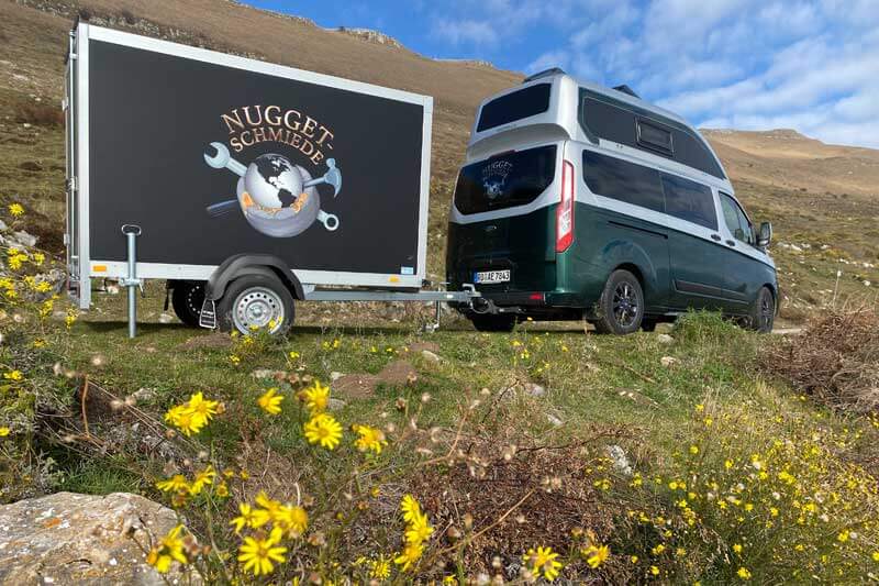 Ford Custom Nugget Hochdach mit Anhänger