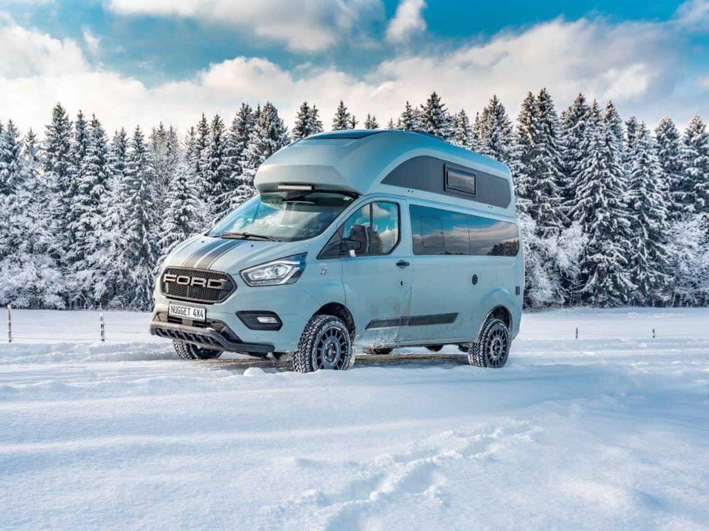 Ford Custom Nugget Hochdach im Schnee