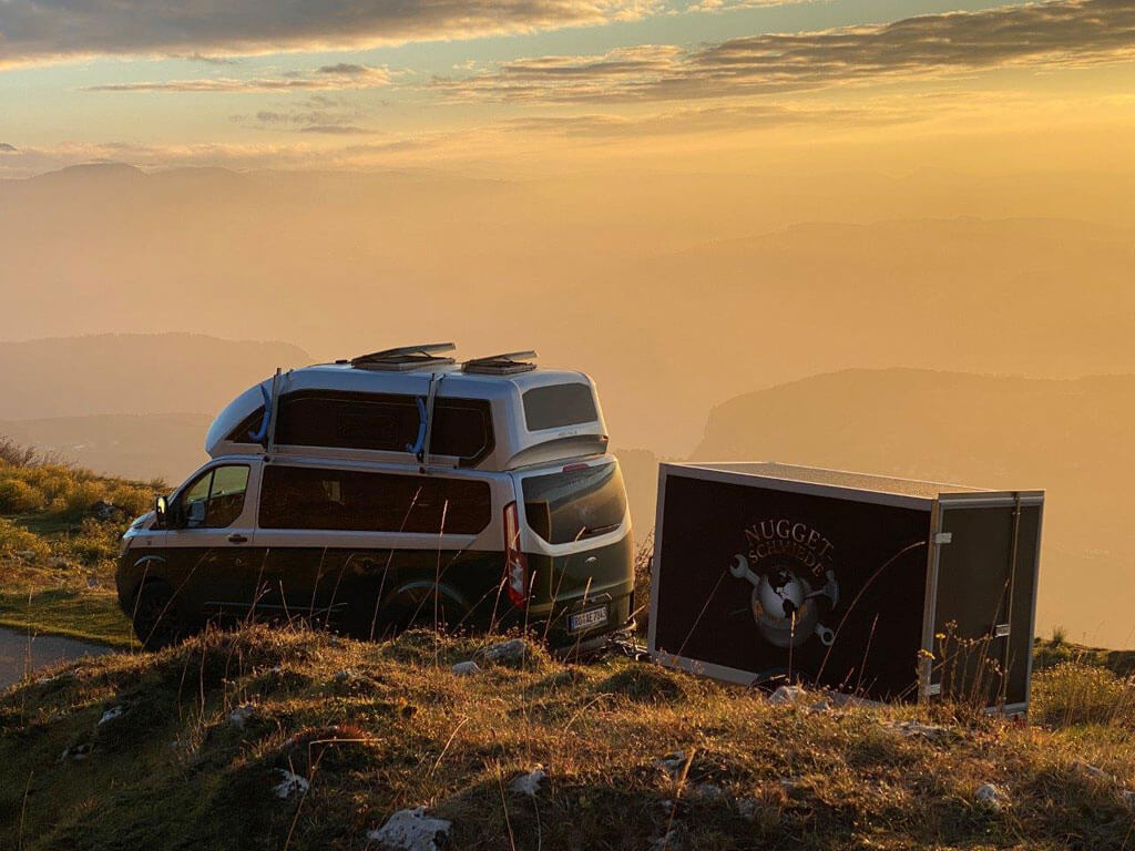 Ford Custom Nugget Plus Hochdach mit Anhängsel