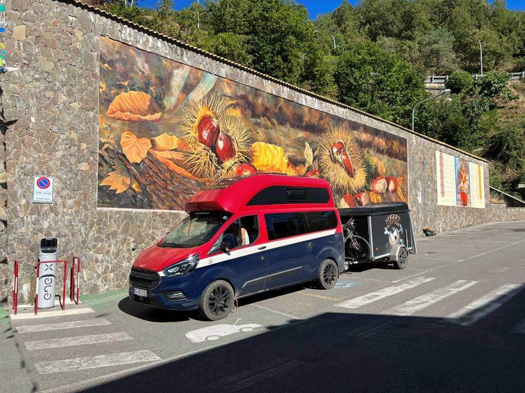 Ford Custom Nugget Hochdach mit Anhänger