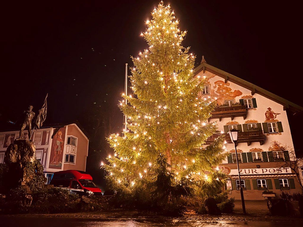 Ford Custom Nugget in weihnachtlicher Stimmung